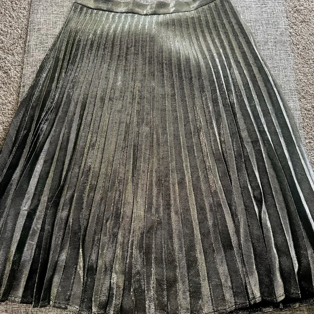 Lulus Metallic Pleated Mini Skirt Black Gold Shimmer skirt  Size Medium - Picture 3 of 8